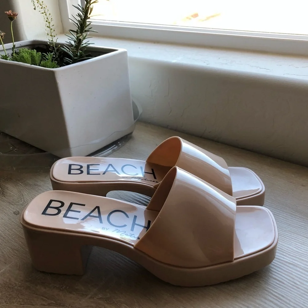 BEACH by Matisse|Neutral tan patent slip on platform square toe chunky sandals•